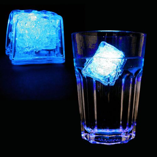 Leuchtender LED EiswÃŒrfel