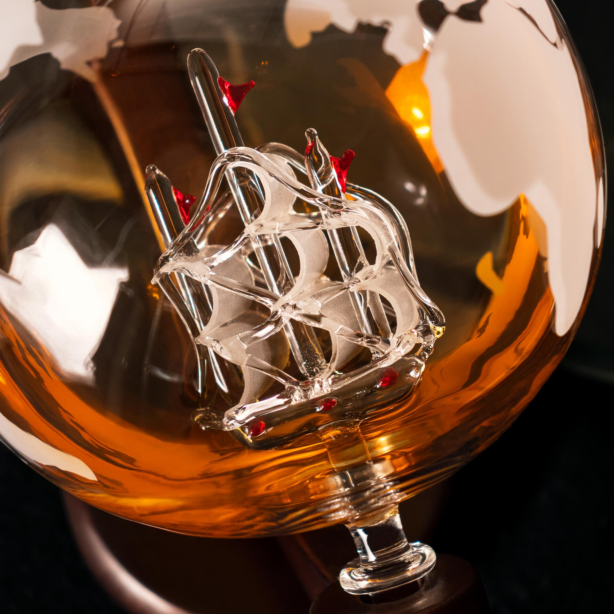 iBune Whisky Karaffe Globus für Alkohol Whiskey Geschenke für Männer und Vater Whisky Set Dekanter mit Whisky Gläser und Holzständer 