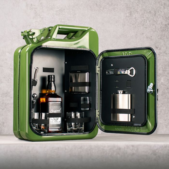 Grüne Kanister Bar