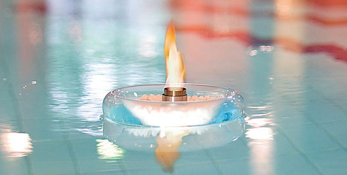 Schwimmende Feuerschale als schöne Dekoration