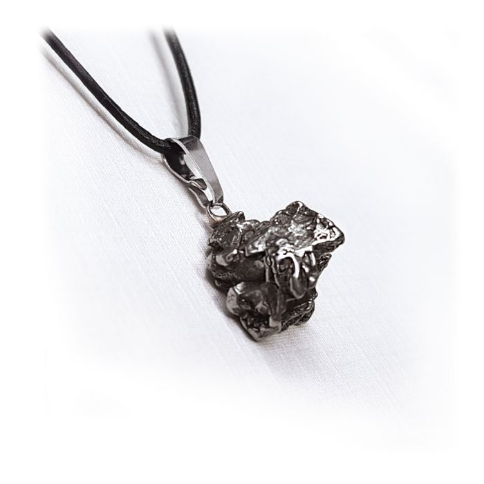 Pendentif météorite ferreuse - véritable bijou des étoiles
