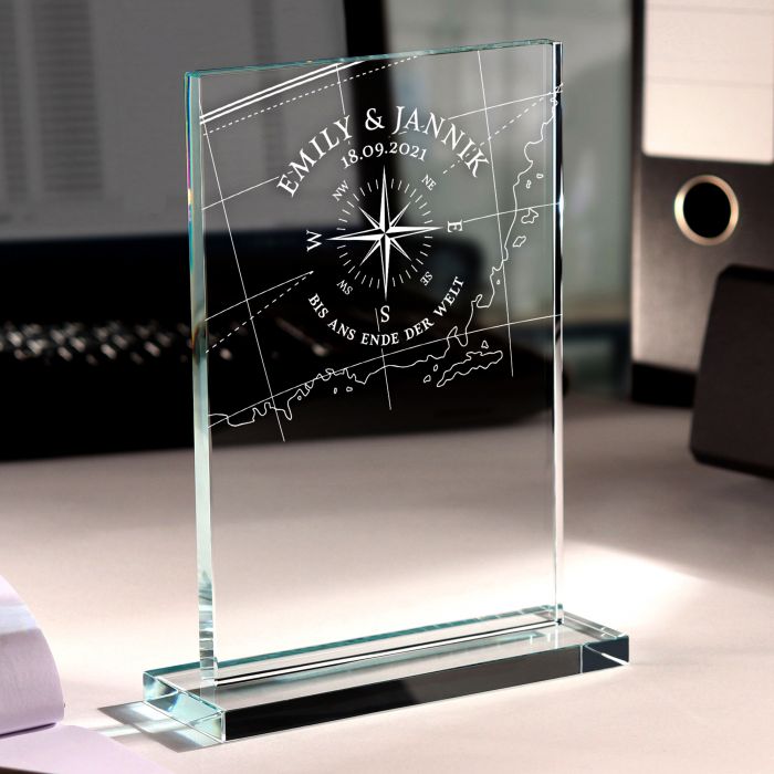 Personalisierter Glaspokal zur Hochzeit - Liebeskompass