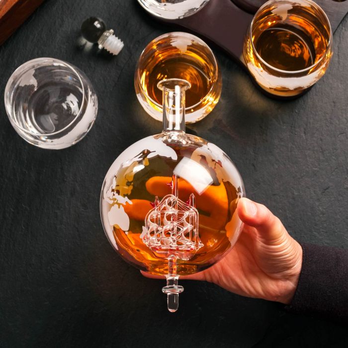 Whisky Set mit Globus Karaffe und 4 Gläsern - Segelschiff