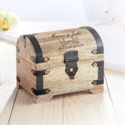 Coffre au tr�sor en bois - cadeau mariage - colombes