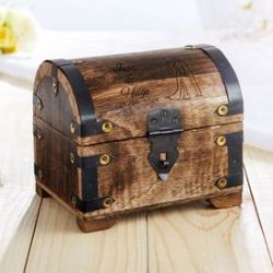 Coffre au tr�sor en bois fonc� - cadeau mariage - colombes