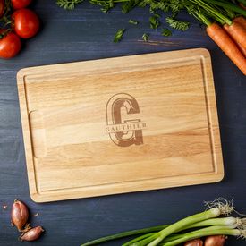 Planche � d�couper avec gravure - Initiale