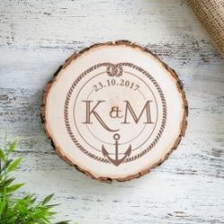 Tranche de tronc d'arbre avec gravure - ancre et n�uds