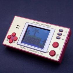 Mini console de jeux r�tro avec display LCD