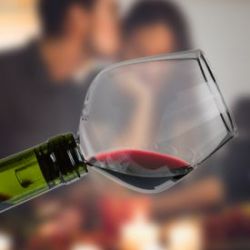 Bouchon � bouteille de vin en forme de verre � vin