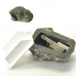 Pierre d�corative avec compartiment secret