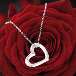 Cha�ne avec pendentif c�ur en argent sterling