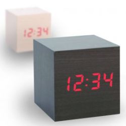 Horloge en bois fonc�