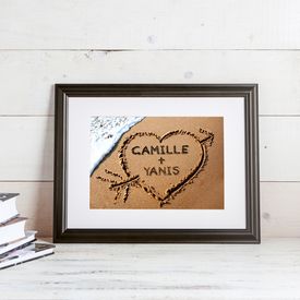 Herz im Sand - gerahmtes Bild