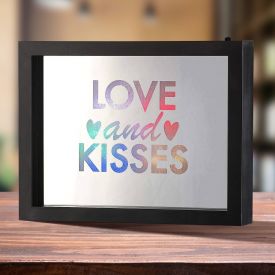 LED Rahmen mit Farbwechsel - Love And Kisses