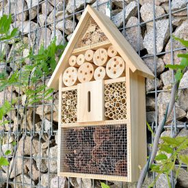 Insektenhotel mit Vogelschutz